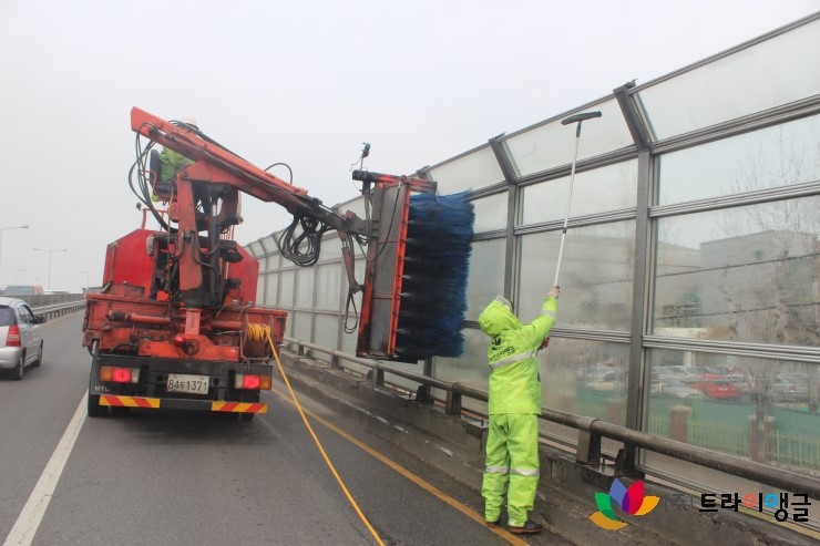 0c3cb84157acacaf451ef1ffbc30e203_1489221