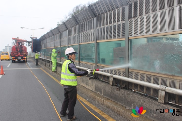 0c3cb84157acacaf451ef1ffbc30e203_1489221