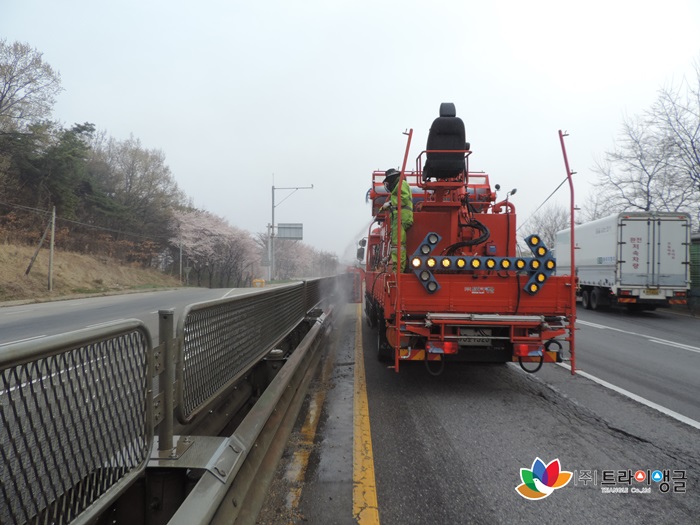 83a8e3ee8ee1baac104a811a9e91fb31_1555295